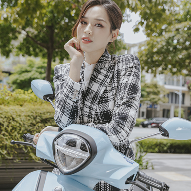 Hai nàng hậu Lương Thuỳ Linh và Đỗ Thị Hà gây sốt khi tậu xe tay ga Yamaha Grande 2022