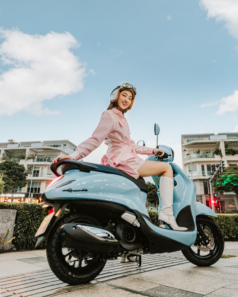 xe tay ga Yamaha Grande 6 - Hai nàng hậu Lương Thuỳ Linh và Đỗ Thị Hà gây sốt khi tậu xe tay ga Yamaha Grande 2022