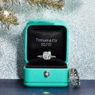 Đắm chìm trong niềm vui lấp lánh từ chiến dịch mùa lễ hội 2022 của Tiffany & Co.