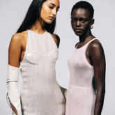 Maria Grazia Chiuri hồi sinh dáng hình “New Look” với diện mạo nữ tính, hiện đại hơn với BST capsule Dior x Thebe Magugu