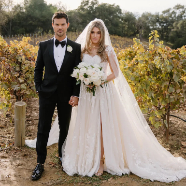 “Cô dâu – chú rể của năm” gọi tên “Người sói điển trai” Taylor Lautner và vợ Taylor Dome