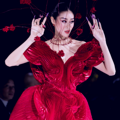Hoa hậu Khánh Vân tất bật chuẩn bị cho show diễn thời trang đầu tiên