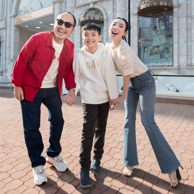 Gia đình diễn viên Thu Trang – Tiến Luật rạng rỡ trong bộ ảnh dịp lễ hội cuối năm