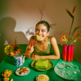 Bộ ảnh mới của fashionista Khánh Linh: Sự kết hợp hoàn hảo giữa bánh chưng và… hàng hiệu