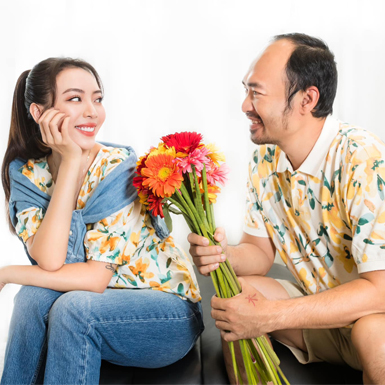 Gia đình diễn viên Thu Trang – Tiến Luật cùng loạt Hot Face rực rỡ sắc hoa trong những khoảnh khắc đầu năm cùng GAP