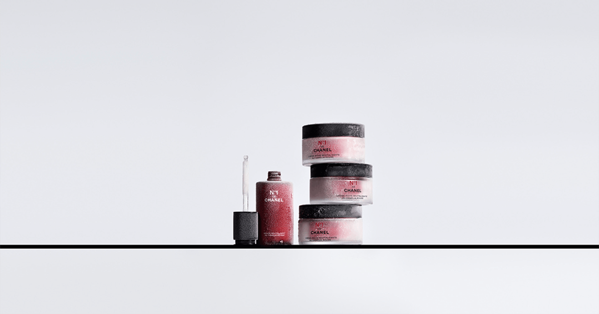 N°1 DE CHANEL Rich Revitalizing Cream: Tái tạo vẻ đẹp vượt thời gian với kem dưỡng ẩm chứa ceramides từ hoa trà đỏ - Tạp chí Đẹp N°1 DE CHANEL Rich Revitalizing Cream: Tái tạo vẻ đẹp vượt thời gian với kem dưỡng ẩm chứa ceramides từ hoa trà đỏ - Tạp chí Đẹp