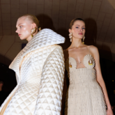 BST Jean Paul Gaultier Haute Couture Xuân Hè 2023: Vẻ đẹp vĩnh cửu ẩn sau những đường cắt may hoàn hảo