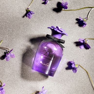 Dolce Violet: Đóa hoa tím mềm mại trong khu vườn thơ mộng của Dolce&Gabbana
