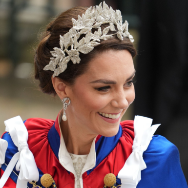 Phục sức của gia đình Vương phi Kate Middleton tại Lễ đăng quang Vua Charles III có gì?