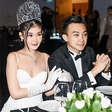 Lê Âu Ngân Anh cùng chồng xuất hiện tình tứ trong sự kiện kỷ niệm 10 năm Hoa hậu Đại dương Việt Nam