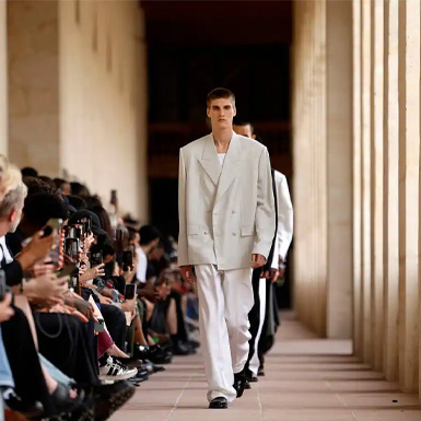 BST Givenchy Xuân Hè Nam 2024: Nguyên mẫu của menswear qua lăng kính hiện đại của Matthew Williams