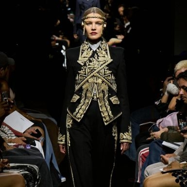 BST Jean Paul Gaultier Haute Couture Thu Đông 2023: Những nữ thần Hy Lạp kiêu hãnh