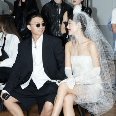 Cô Em Trendy cùng vị hôn phu gây ấn tượng khi chụp bộ ảnh cưới “độc nhất vô nhị” tại Paris Fashion Week