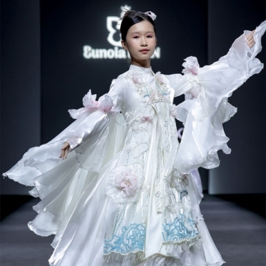 Tinh hoa văn hóa Việt Nam tỏa sáng tại Tuần lễ thời trang Thâm Quyến, Trung Quốc