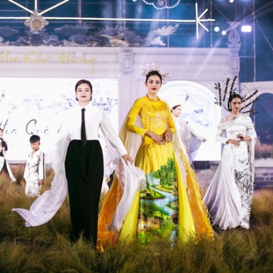 Hoa hậu Tiểu Vy, siêu mẫu Võ Hoàng Yến quyền quý trong các thiết kế tôn vinh văn hóa Việt