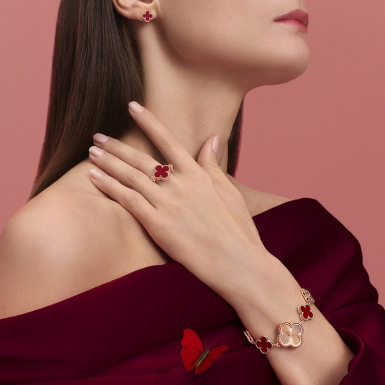 Van Cleef & Arpels bổ sung 4 thiết kế mới vào BST Alhambra biểu tượng