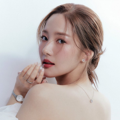 Học lỏm 5 công thức phối đồ không tuổi của nữ chính “Cô Đi Mà Lấy Chồng Tôi” Park Min-young