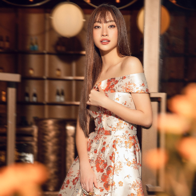 Hoa hậu Lương Thùy Linh duyên dáng trong loạt thiết kế rực rỡ đón chào năm mới của NTK Lê Thanh Hòa