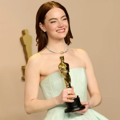 #Oscar2024 – Emma Stone: Chiến thắng vì mạnh mẽ bước khỏi vùng an toàn