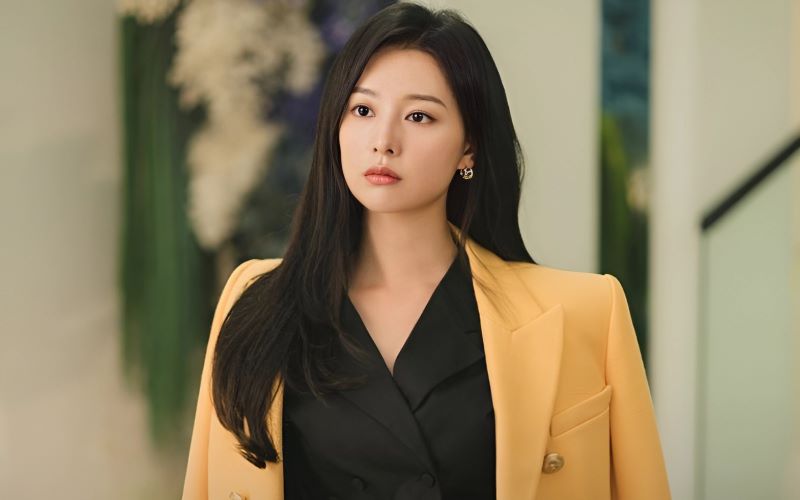 Bí mật đằng sau vẻ đẹp sang chảnh của ái nữ tài phiệt Kim Ji Won trong Queen Of Tears