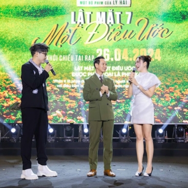 Lý Hải cùng dàn cast “Lật Mặt 7” ra mắt hàng nghìn khán giả tại phố đi bộ Nguyễn Huệ