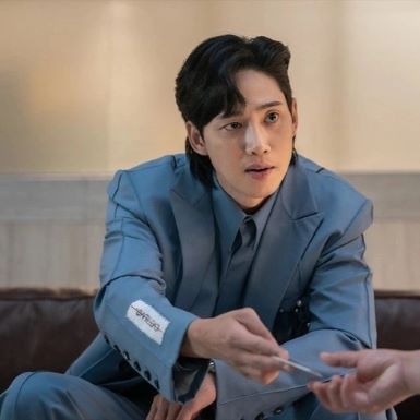 “Queen of Tears”: Park Sung Hoon liên tục được khen ngợi nhờ vai phản diện