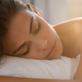 10 lợi ích không ngờ của việc ngủ khỏa thân mà có thể bạn chưa biết