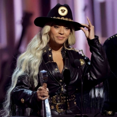 Lễ trao giải iHeartRadio 2024: Taylor Swift, SZA “đại thắng”, Beyoncé được vinh danh với giải thưởng thành tựu