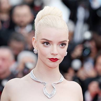 #Cannes2024 – Anya Taylor-Joy: Chạm đến đỉnh cao sự nghiệp với màn hóa thân thành nữ chiến binh quyến rũ trong siêu phẩm “Furiosa: A Mad Max Saga”