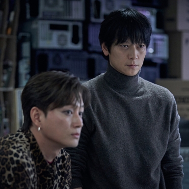 “Bộ đôi sát thủ” Gang Dong Won và Lee Jong Suk sát cánh trong phim điện ảnh “The Plot”