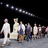 BST Dior Men Xuân Hè 2025: Lời ca tụng cho sự khéo léo của thời trang may thủ công và nghệ thuật làm gốm sứ
