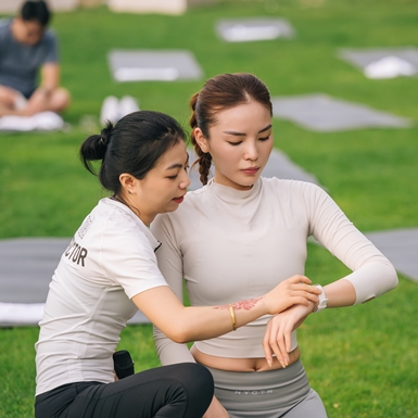 Hoa hậu Kỳ Duyên, Ngọc Châu và hội bạn trên hành trình trở thành phiên bản tốt hơn mỗi ngày