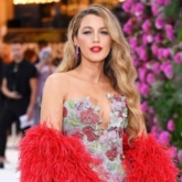 “Nữ hoàng thảm đỏ” Blake Lively: “Cân đẹp” các phong cách thời trang khó nhằn trong suốt hơn 20 năm qua