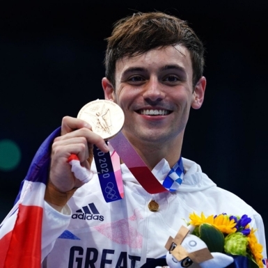 #OlympicParis2024 – “Mỹ nam nhảy cầu” Tom Daley: Từ VĐV chuyên nghiệp đến biểu tượng truyền cảm hứng của cộng đồng LGBTQIA+