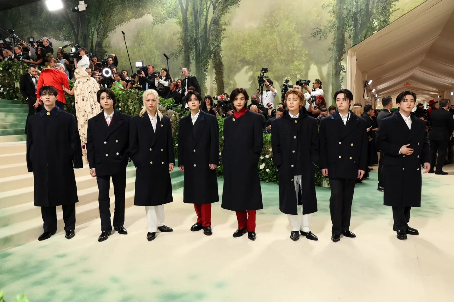 Stray Kids và 8 năm chứng tỏ thực lực