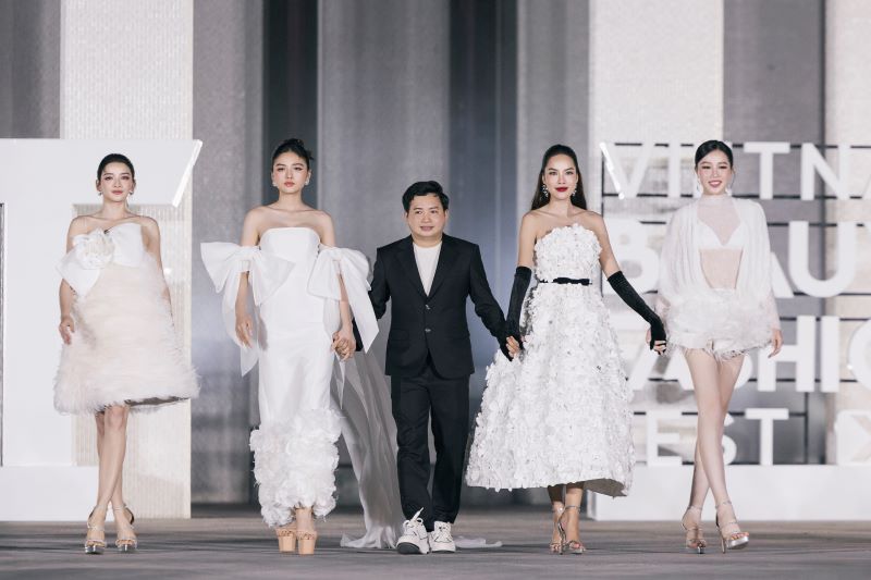 Hoa hậu Lê Hoàng Phương kiêu hãnh trong thiết kế tôn vinh vẻ đẹp người phụ nữ hiện đại