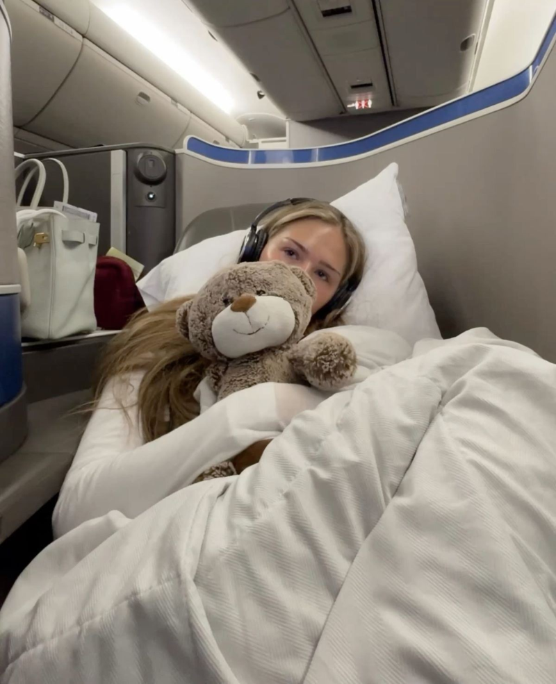 ngu-du-giac-trong-suot-chuyen-bay